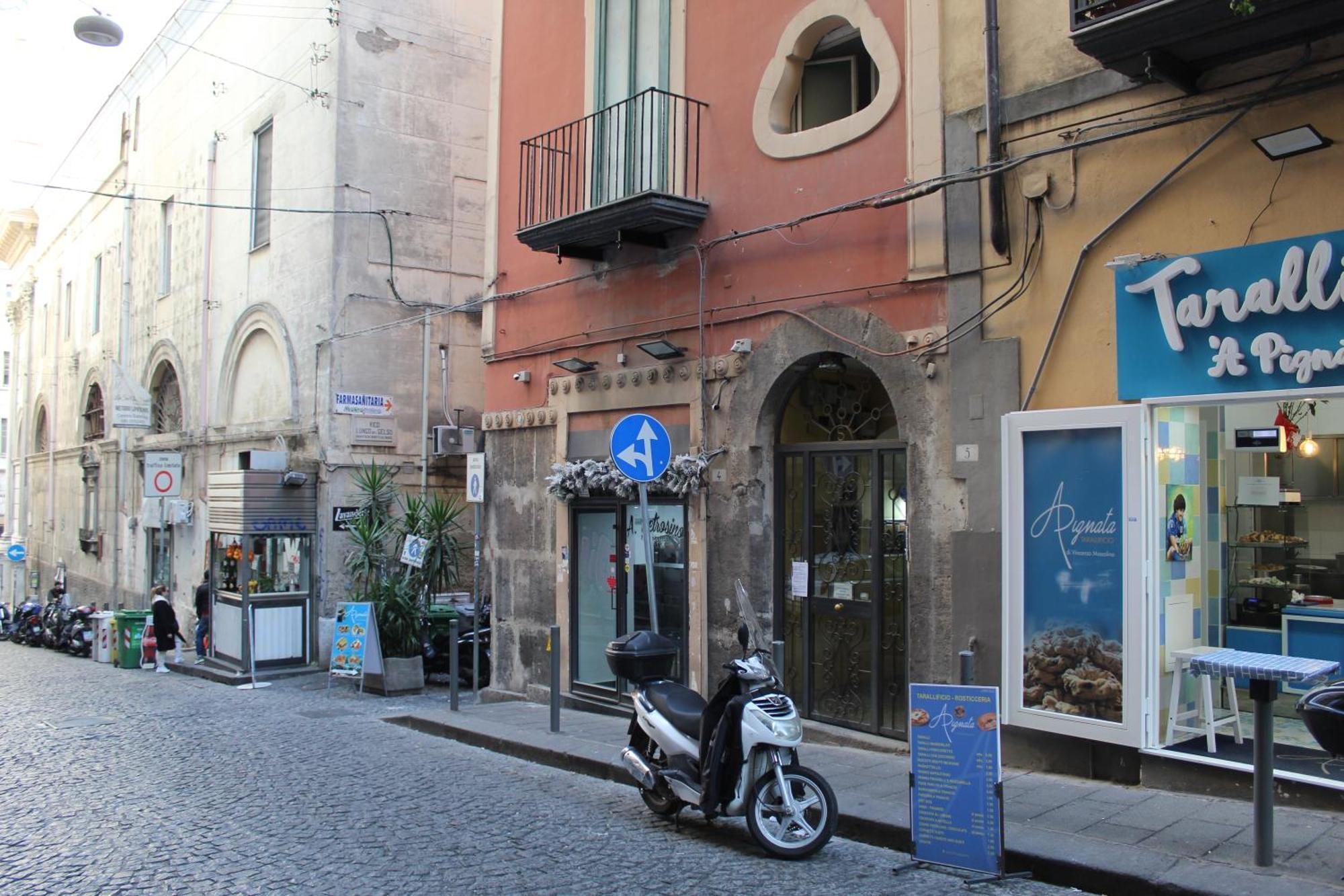 Blackwoody Contemporary - Centro Storico Via Toledo Affittacamere Napoli