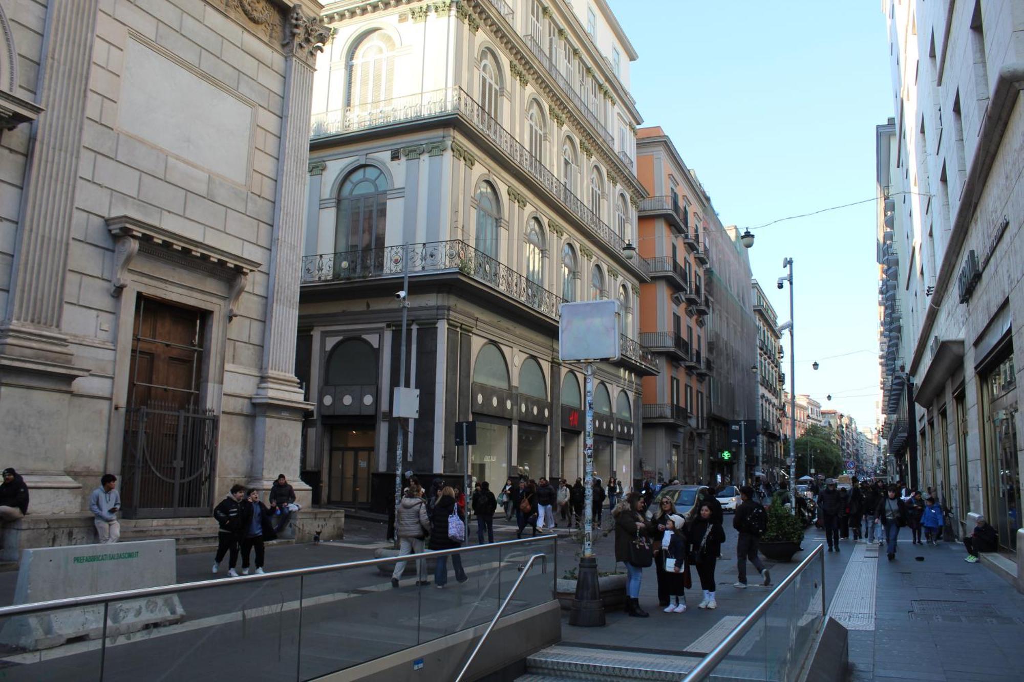 Blackwoody Contemporary - Centro Storico Via Toledo Napoli