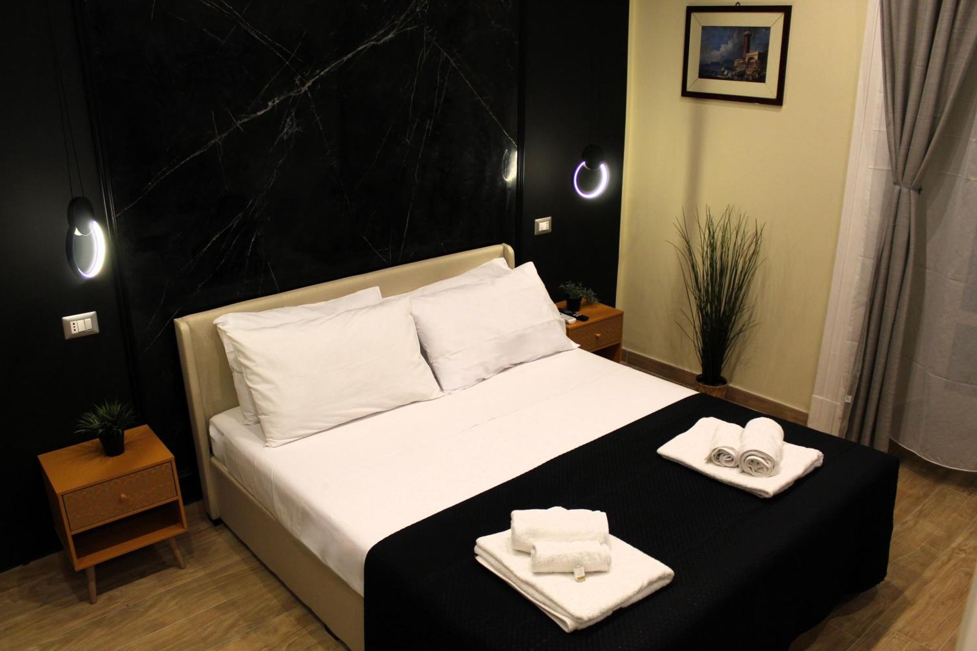 Blackwoody Contemporary - Centro Storico Via Toledo Napoli