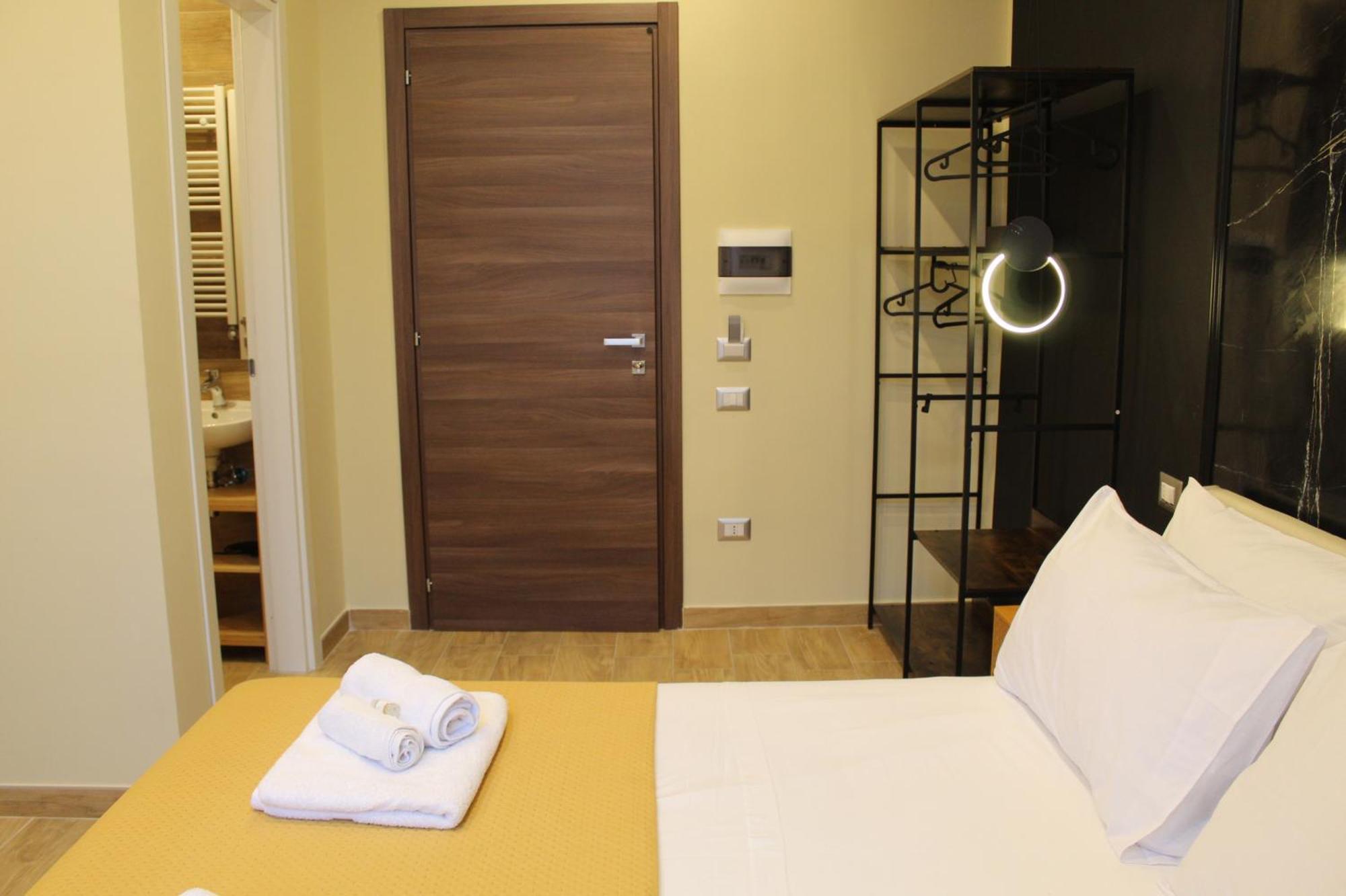 Blackwoody Contemporary - Centro Storico Via Toledo Affittacamere